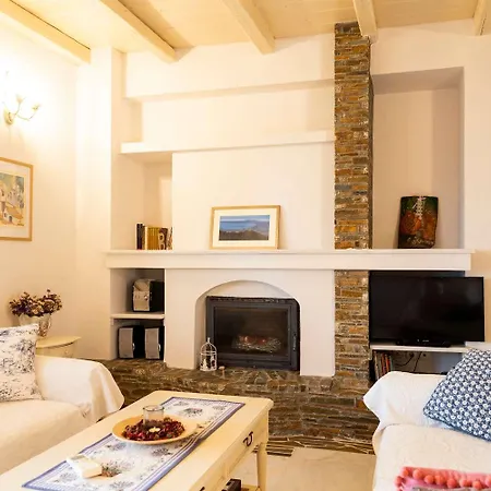 Stone Haven - Seafront Waves' Embrace Σπίτι διακοπών *