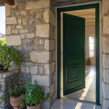 Σπίτι διακοπών Stone Haven - Seafront Waves' Embrace