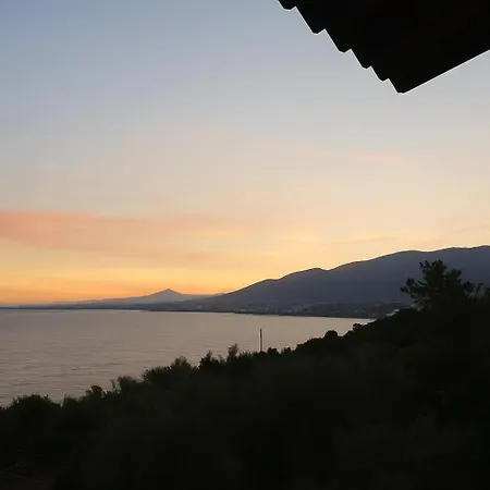 Σπίτι διακοπών Stone Haven - Seafront Waves' Embrace *