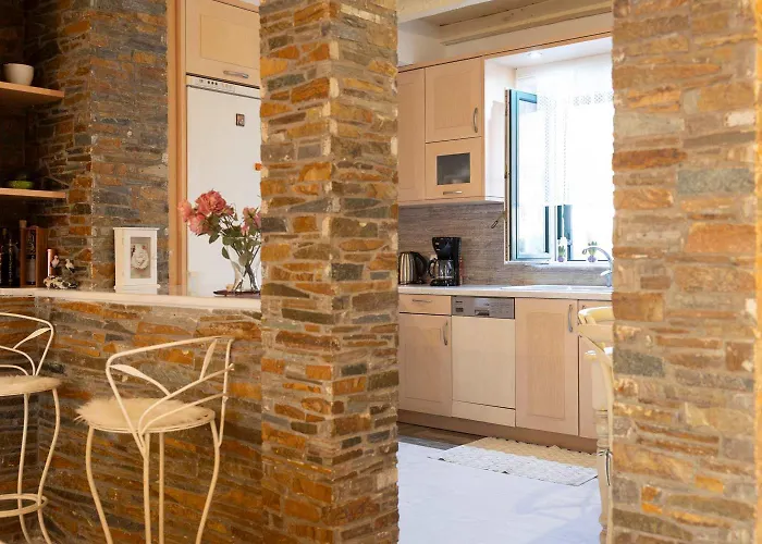 Stone Haven - Seafront Waves' Embrace Casa de Férias *