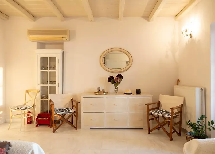 Stone Haven - Seafront Waves' Embrace Дом отдыха Верга-Каламата