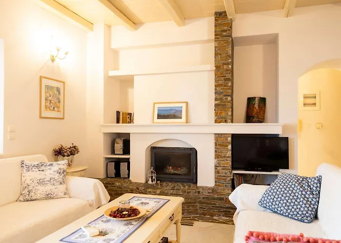 Stone Haven - Seafront Waves' Embrace Дом отдыха *