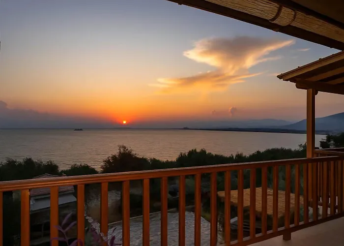 Stone Haven - Seafront Waves' Embrace Дом отдыха